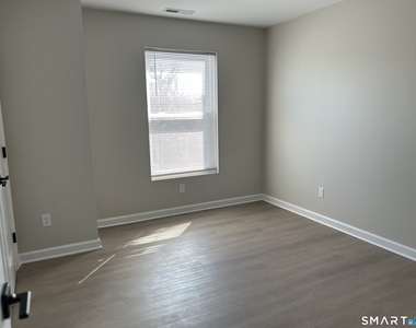 62 Soundview Avenue - Photo Thumbnail 3