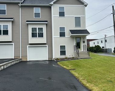 62 Soundview Avenue - Photo Thumbnail 8