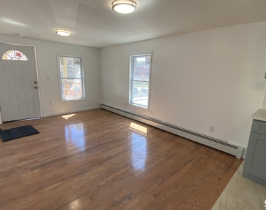 125 Wall Street - Photo Thumbnail 3