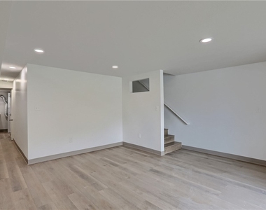 153 Kathleen Dr - Photo Thumbnail 24