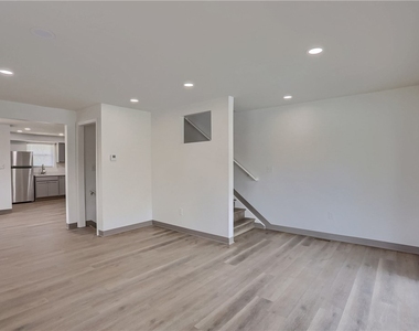 153 Kathleen Dr - Photo Thumbnail 11