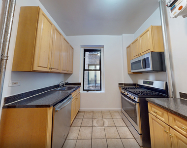 West 170th Street - Photo Thumbnail 4