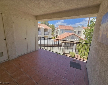 4842 Nara Vista Way - Photo Thumbnail 3