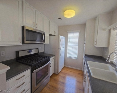 4842 Nara Vista Way - Photo Thumbnail 2