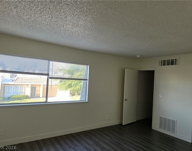 3364 Royce Court - Photo Thumbnail 8