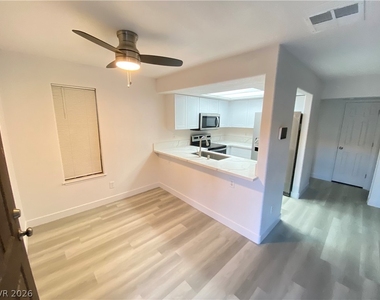 601 Cabrillo Circle - Photo Thumbnail 7