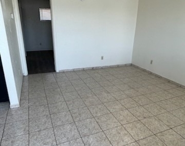 900 H Street - Photo Thumbnail 1