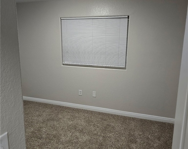 4730 E Craig Road - Photo Thumbnail 4
