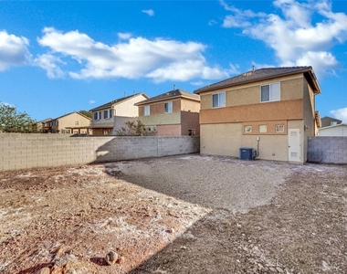 5243 Los Pinos Street - Photo Thumbnail 6