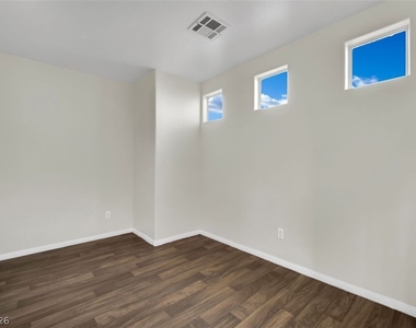 5243 Los Pinos Street - Photo Thumbnail 8