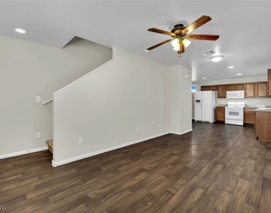 5243 Los Pinos Street - Photo Thumbnail 13