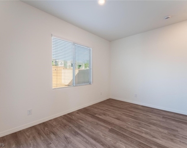 4149 Gold Desert Street - Photo Thumbnail 11