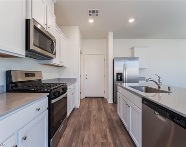 4149 Gold Desert Street - Photo Thumbnail 7