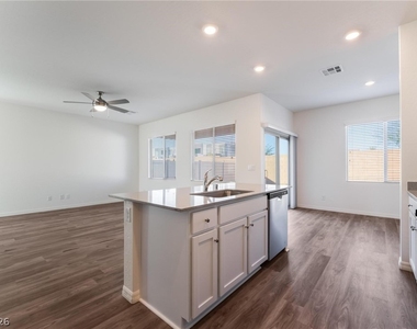 4149 Gold Desert Street - Photo Thumbnail 9