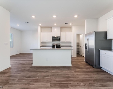4149 Gold Desert Street - Photo Thumbnail 6