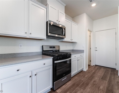 4149 Gold Desert Street - Photo Thumbnail 8