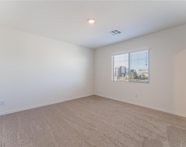 4149 Gold Desert Street - Photo Thumbnail 17