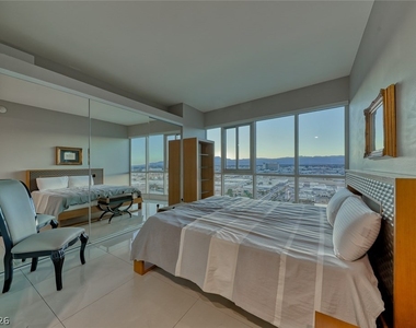 4575 Dean Martin Drive - Photo Thumbnail 16