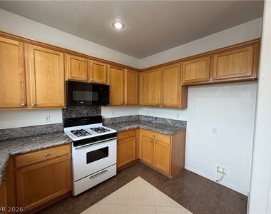10115 Capistrello Avenue - Photo Thumbnail 5