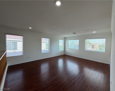 10115 Capistrello Avenue - Photo Thumbnail 12