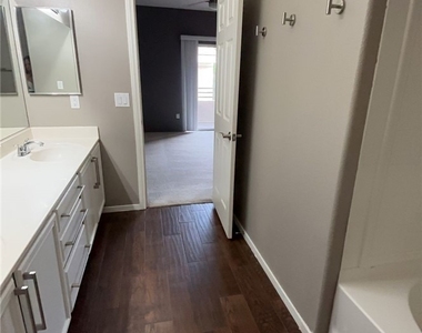 9330 W Maule Avenue - Photo Thumbnail 11