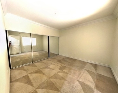 270 E Flamingo Road - Photo Thumbnail 5