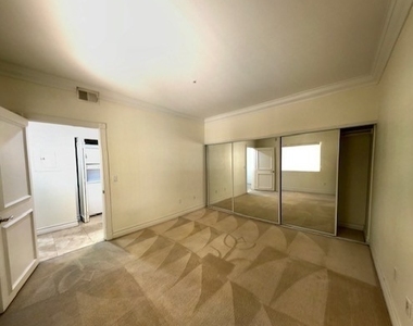 270 E Flamingo Road - Photo Thumbnail 6