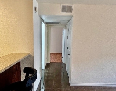5044 River Glen Drive - Photo Thumbnail 8