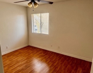 5044 River Glen Drive - Photo Thumbnail 12