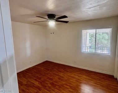 5044 River Glen Drive - Photo Thumbnail 13