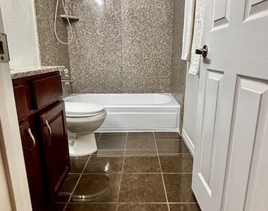 5044 River Glen Drive - Photo Thumbnail 9