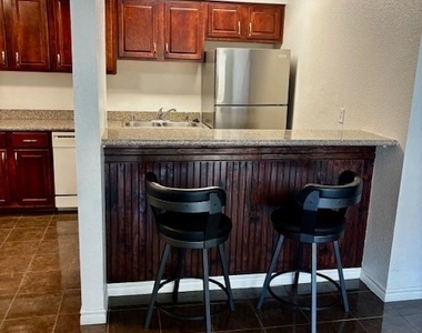 5044 River Glen Drive - Photo Thumbnail 6