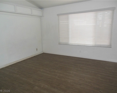 7532 Parnell Avenue - Photo Thumbnail 9