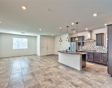 10640 Sariah Skye Avenue - Photo Thumbnail 5