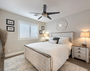 1921 Moonlight Bluff Avenue - Photo Thumbnail 20