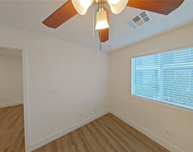 1821 Santa Paula Drive - Photo Thumbnail 6