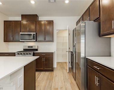 9108 Vesey Avenue - Photo Thumbnail 6