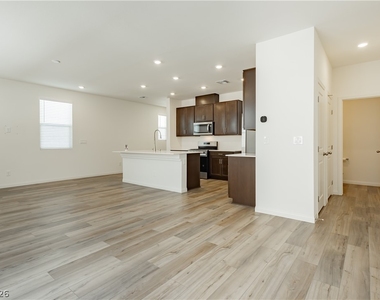 9108 Vesey Avenue - Photo Thumbnail 10