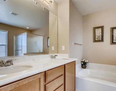 3077 Camino Sereno Avenue - Photo Thumbnail 11