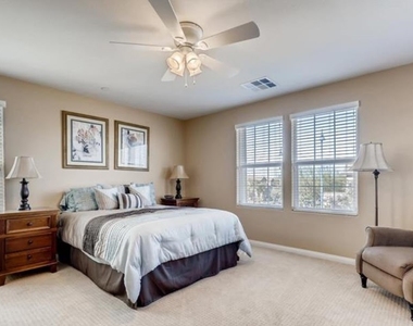 3077 Camino Sereno Avenue - Photo Thumbnail 8