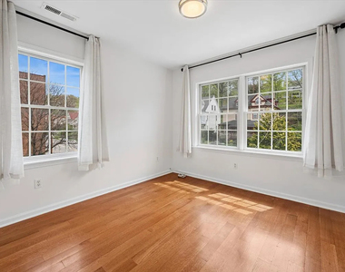 727 Warburton Avenue - Photo Thumbnail 2