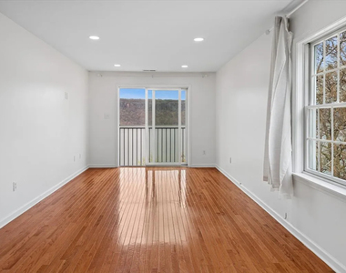 727 Warburton Avenue - Photo Thumbnail 6