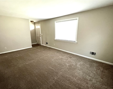 2431 Westside (down) Drive - Photo Thumbnail 9