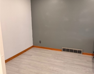 50 7th Avenue - Photo Thumbnail 12