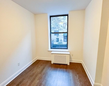 E 89th St - Photo Thumbnail 4