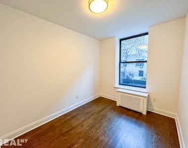 E 89th St - Photo Thumbnail 2