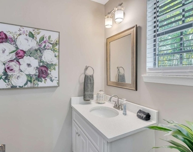 1114 Falling Water Drive Se - Photo Thumbnail 17