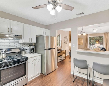 1114 Falling Water Drive Se - Photo Thumbnail 9