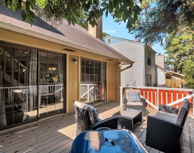 1114 Falling Water Drive Se - Photo Thumbnail 6