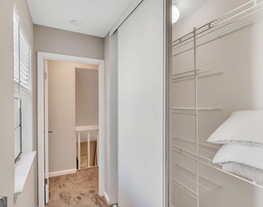 1114 Falling Water Drive Se - Photo Thumbnail 14